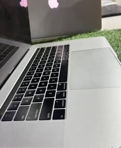 MacBook Pro 2018 15inch i7 (4GB Dedicated Graphics Card) 0