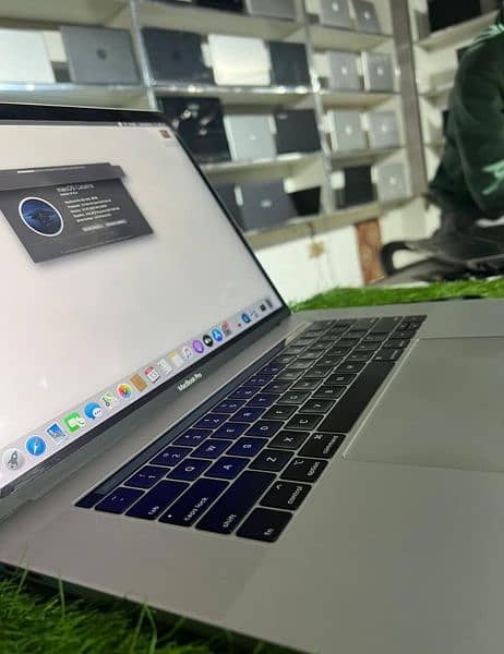 MacBook Pro 2018 15inch i7 (4GB Dedicated Graphics Card) 4