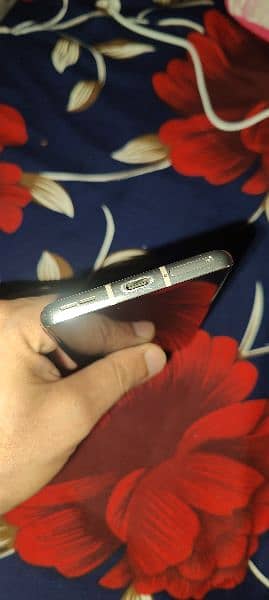 OnePlus 8 
8GB RAM / 128 GB ROM 1