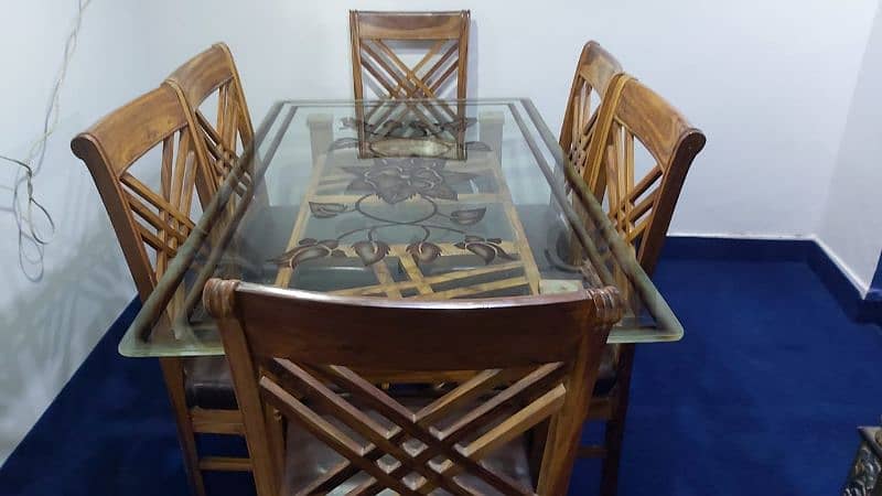 urjent sale full wooden dining table very expensive 4