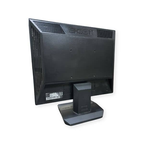 Acer V173 bm 17” LCD 1