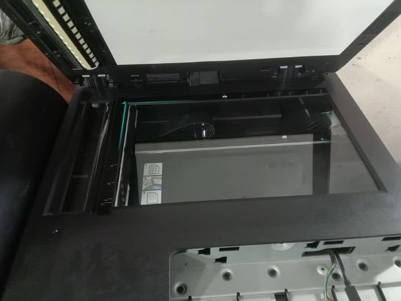 HP color laser MFP 680 scanner copier printer 3 in 1 3