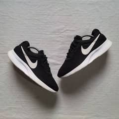 Nike Tanjun Black/White Running shoes/Joggers (size: EUR 42-43)