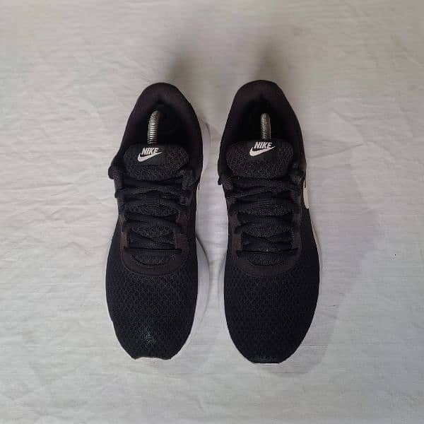 Nike Tanjun Black/White Running shoes/Joggers (size: EUR 42-43) 2