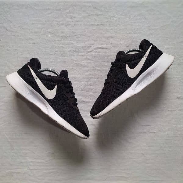 Nike Tanjun Black/White Running shoes/Joggers (size: EUR 42-43) 3