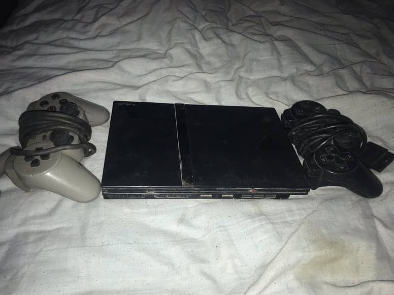 play station game with 2 remots only 3