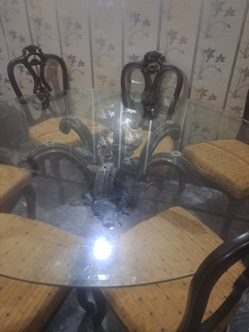 Dining table with 6 chare 2