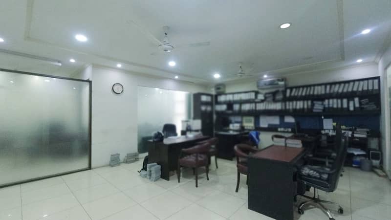 866 Square Feet Office Located In Gulberg Is Available For Rent 9