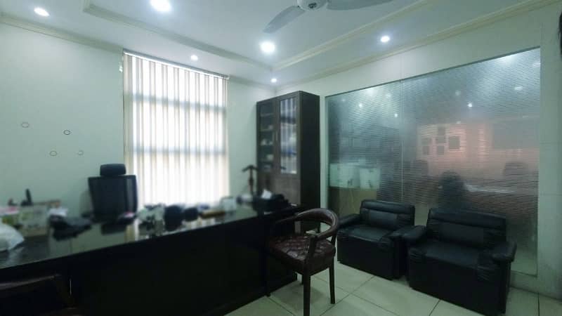 866 Square Feet Office Located In Gulberg Is Available For Rent 13