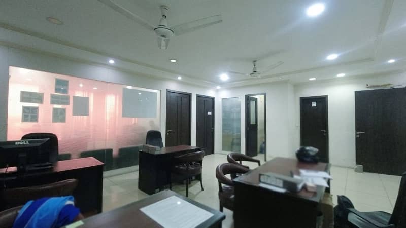 866 Square Feet Office Located In Gulberg Is Available For Rent 14