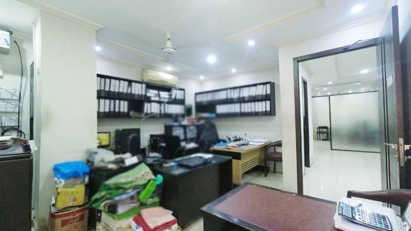 866 Square Feet Office Located In Gulberg Is Available For Rent 16