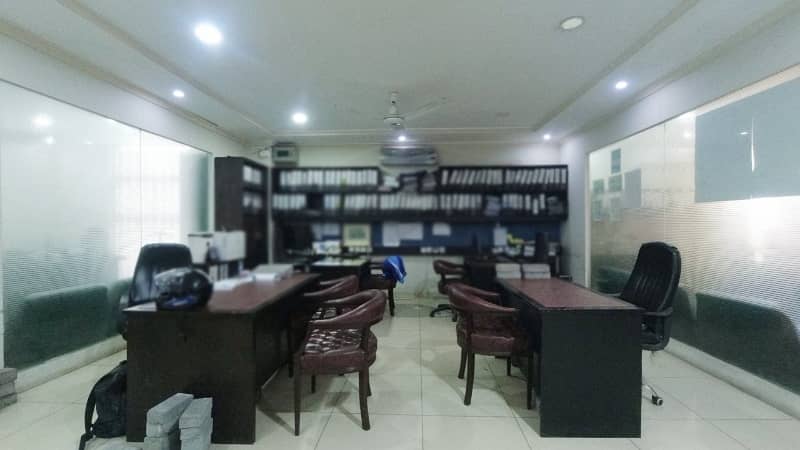 866 Square Feet Office Located In Gulberg Is Available For Rent 17