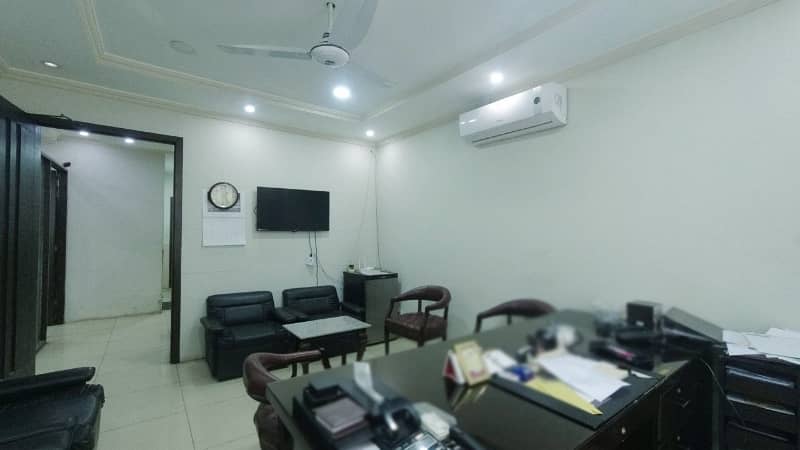 866 Square Feet Office Located In Gulberg Is Available For Rent 21