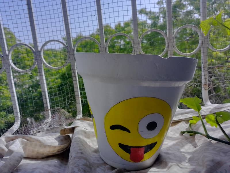 3 sided emoji faced planter( delivery available in karachi only) 2