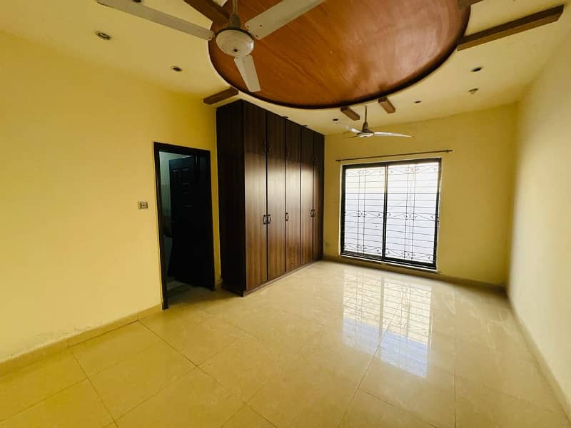 Beautiful Kanal Upper Portion Available For Rent in Dha Phase 3 3