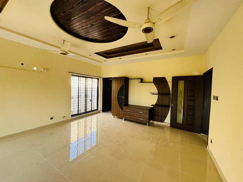 Beautiful Kanal Upper Portion Available For Rent in Dha Phase 3 4