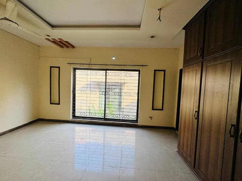 Beautiful Kanal Upper Portion Available For Rent in Dha Phase 3 5