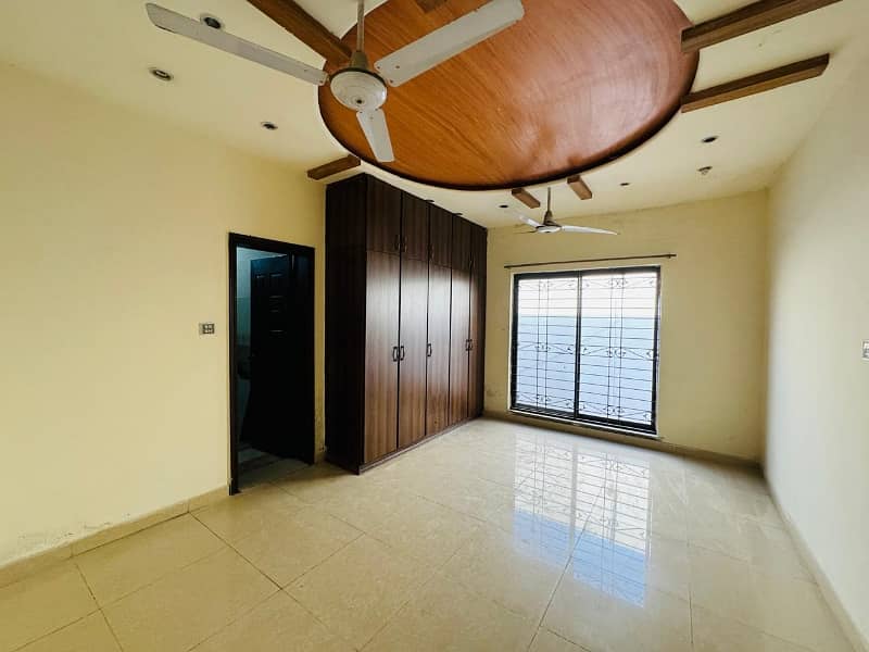 Beautiful Kanal Upper Portion Available For Rent in Dha Phase 3 6