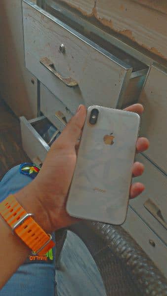 I phone x Colour white 2