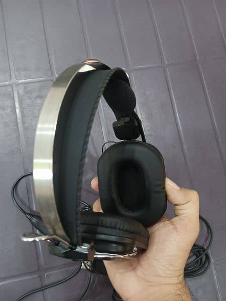 headphones for professional calling and gaming 3