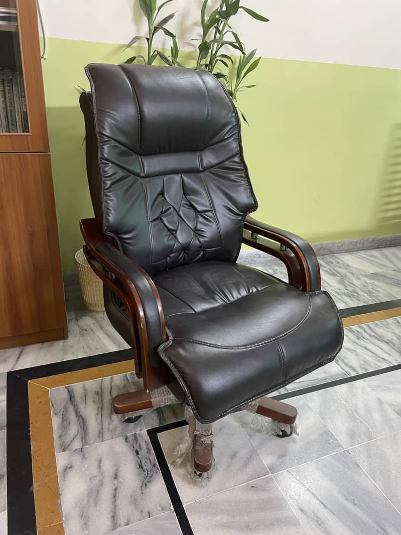 Head office Boss chair in leather 2