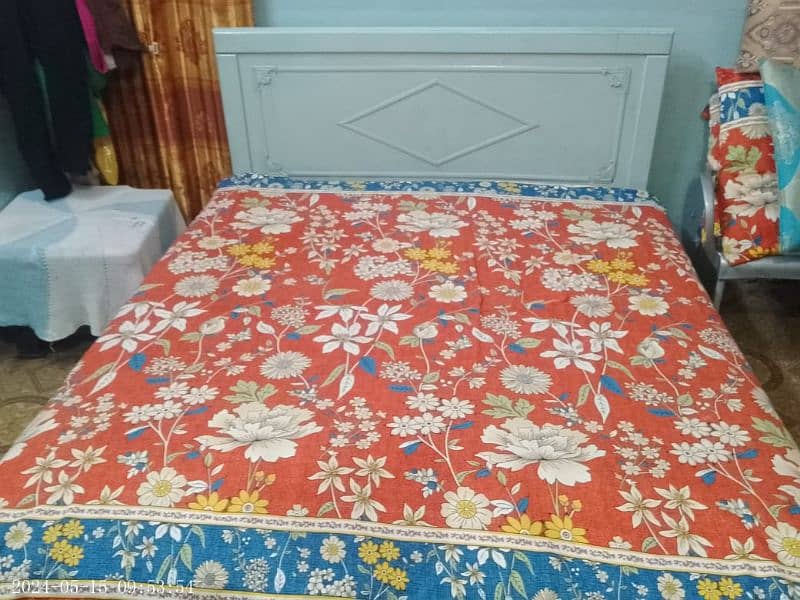 Wooden bed without matras 2