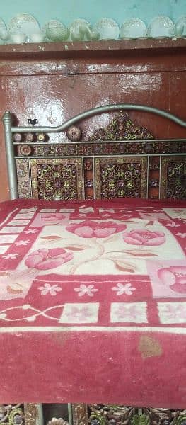 iron bed h full steel ki Pilate me  decorate hwa va h 2