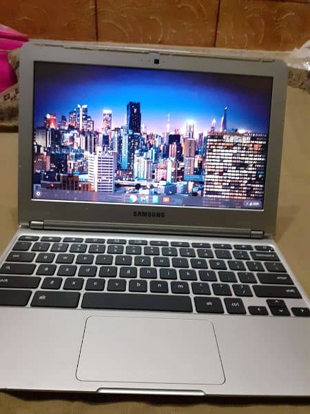 Original Samsung Chromebook 2014 in good condition 3