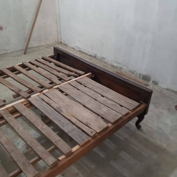 Double bed used. 3 laar new. use . Jasmine Bahria Town Lahore. 3