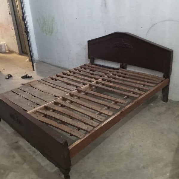 Double bed used. 3 laar new. use . Jasmine Bahria Town Lahore. 4