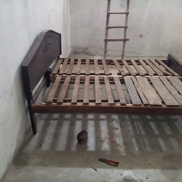 Double bed used. 3 laar new. use . Jasmine Bahria Town Lahore. 5