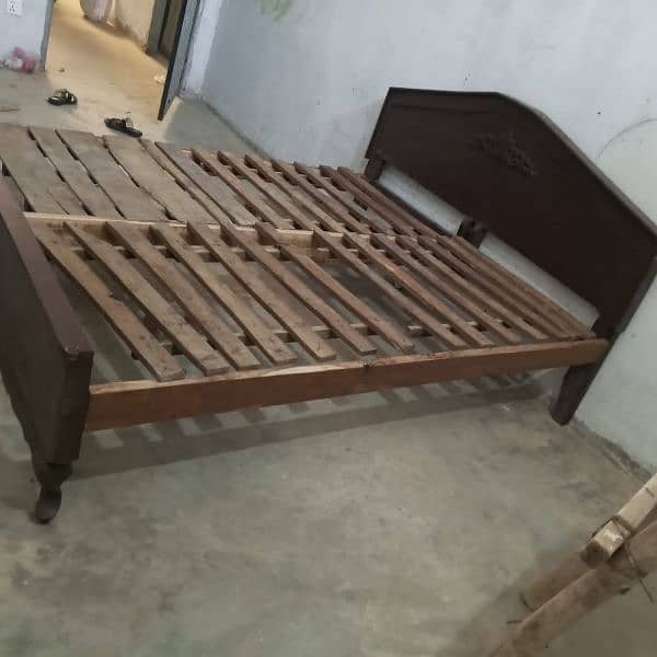 Double bed used. 3 laar new. use . Jasmine Bahria Town Lahore. 6