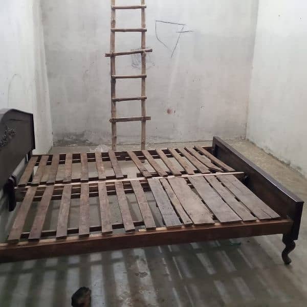 Double bed used. 3 laar new. use . Jasmine Bahria Town Lahore. 8