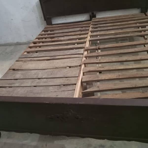 Double bed used. 3 laar new. use . Jasmine Bahria Town Lahore. 9