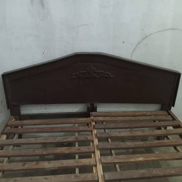 Double bed used. 3 laar new. use . Jasmine Bahria Town Lahore. 10