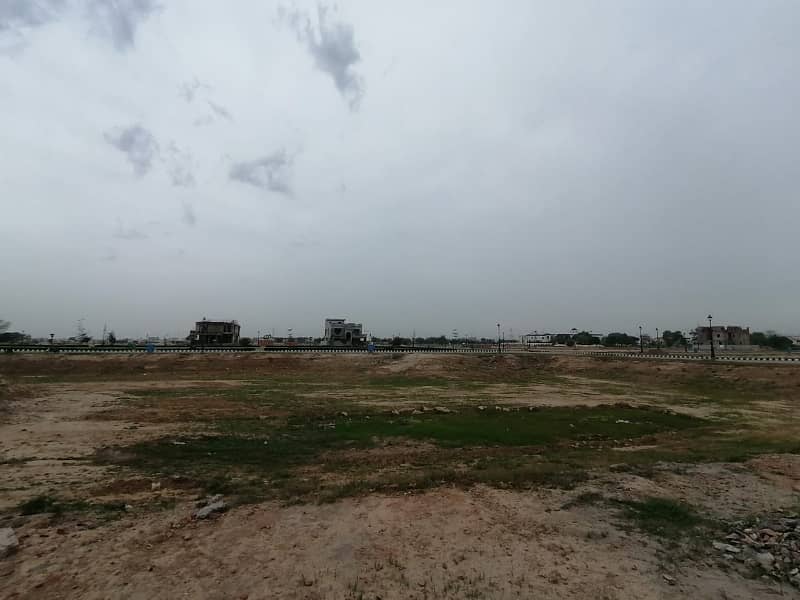To sale You Can Find Spacious Residential Plot In Bahria Orchard Phase 1 - Central 3
