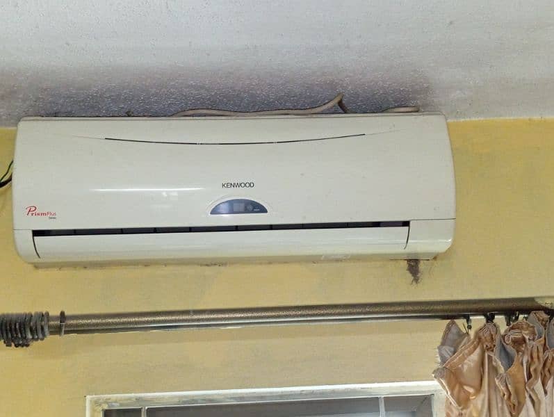 Kenwood air conditioner. . . Good condition 1