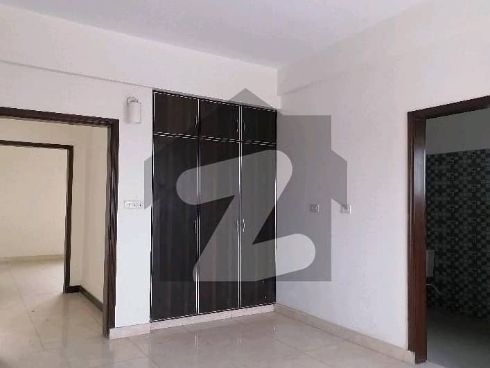 10 Marla Flat Ideally Situated In Askari 11 - Sector B Apartments 3
