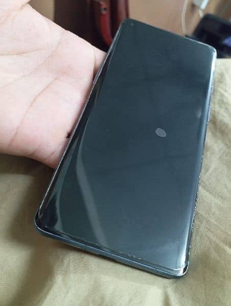OnePlus 8 5G conditioner 10/9 screen dot chhota sa 3