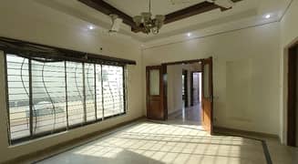 Centrally Located Upper Portion For rent In Gulberg Available