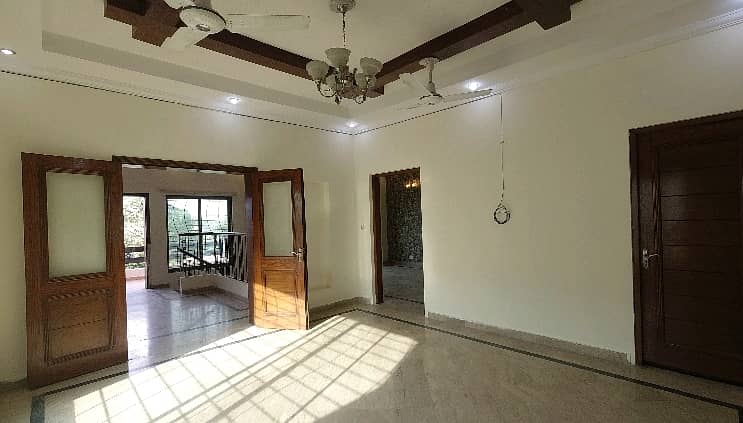 Centrally Located Upper Portion For rent In Gulberg Available 2