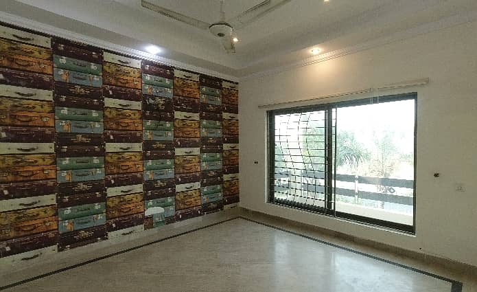 Centrally Located Upper Portion For rent In Gulberg Available 7