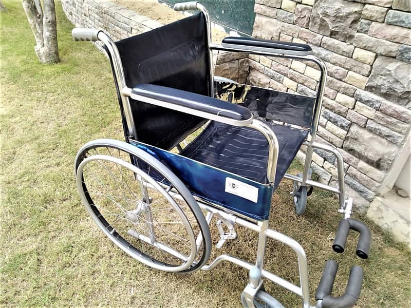 Folding Wheel Chair16000 wali 8700 mein,Read Wheelchair Ad,03022669119 4