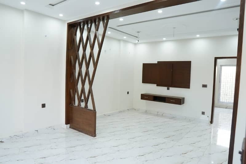 Bahria Nasheeman 5 Marla modern House 3 years Easy Installment plan 7