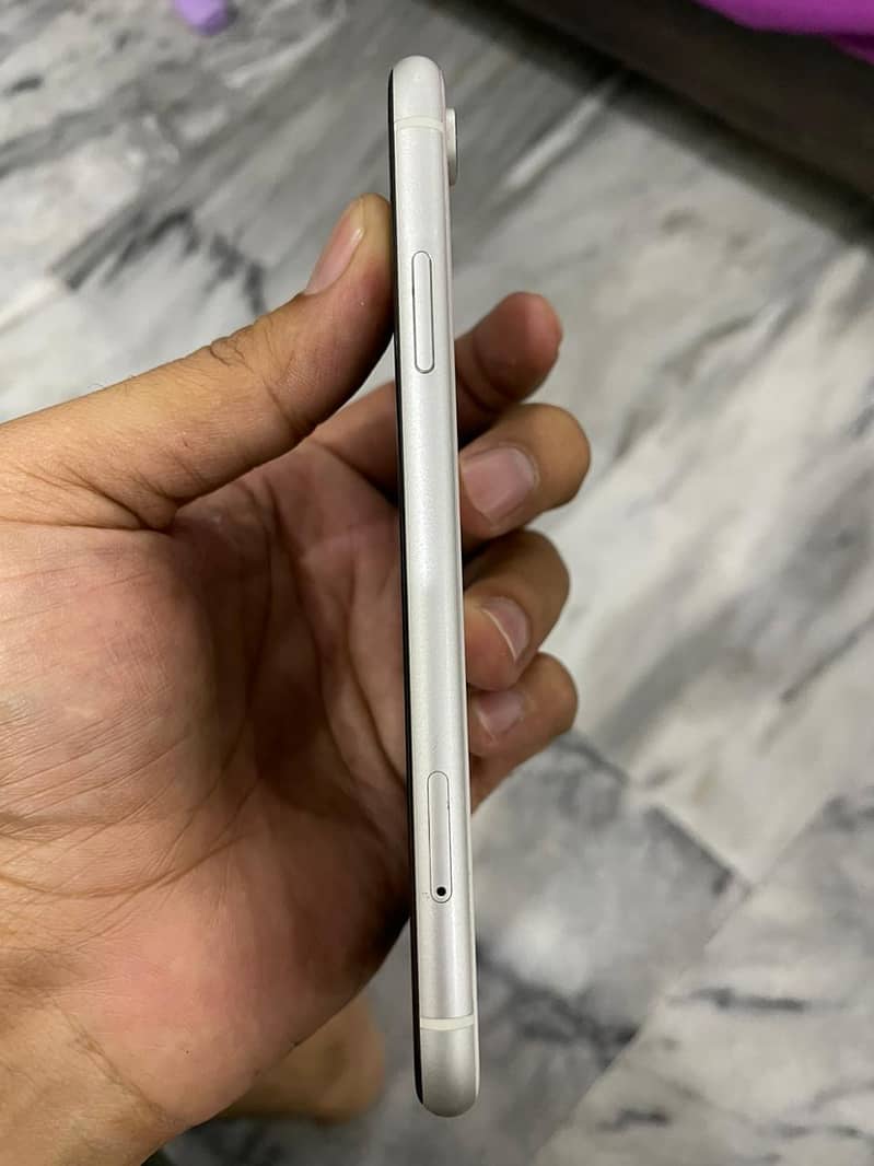 IPHONE XR (PTA APPROVED) 1