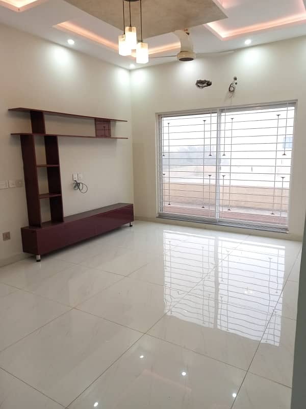 Beautiful 1kanal Upper portion For Rent 4