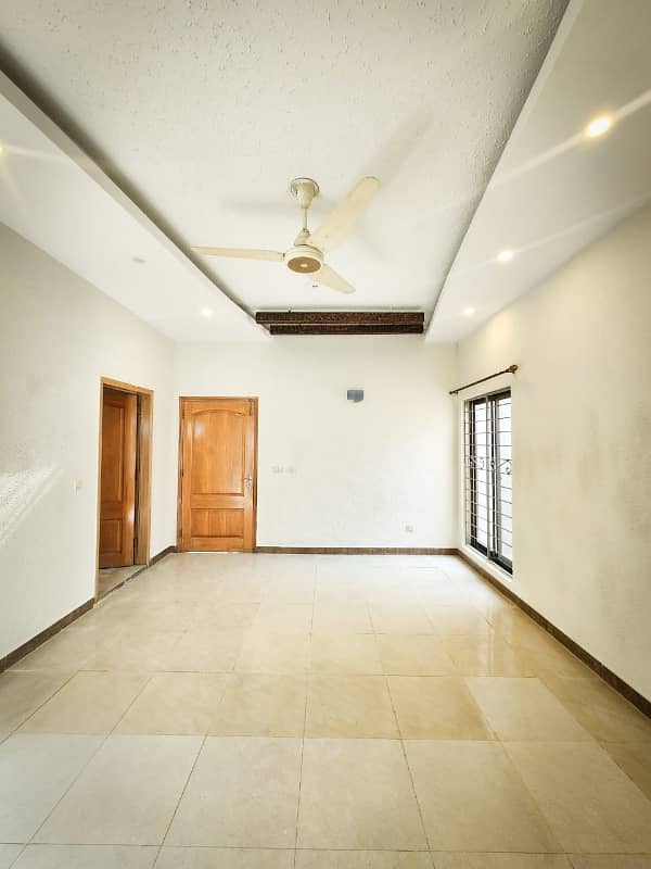 Beautiful 1 Kanal Upper Portion For Rent 4