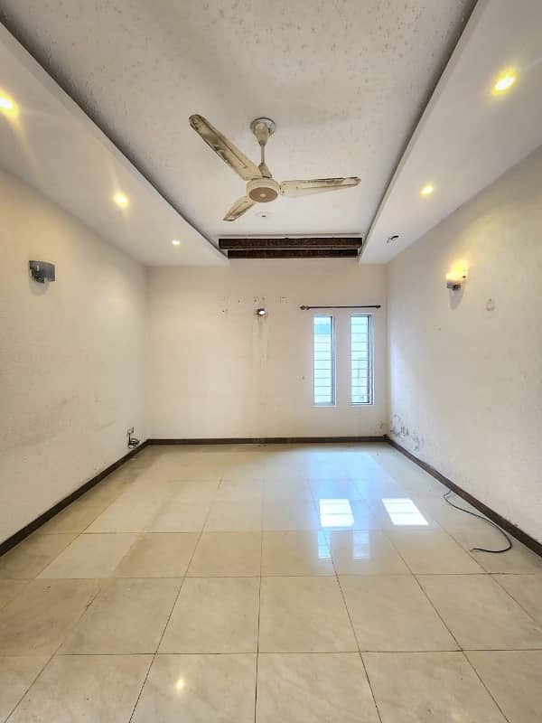 Beautiful 1 Kanal Upper Portion For Rent 9