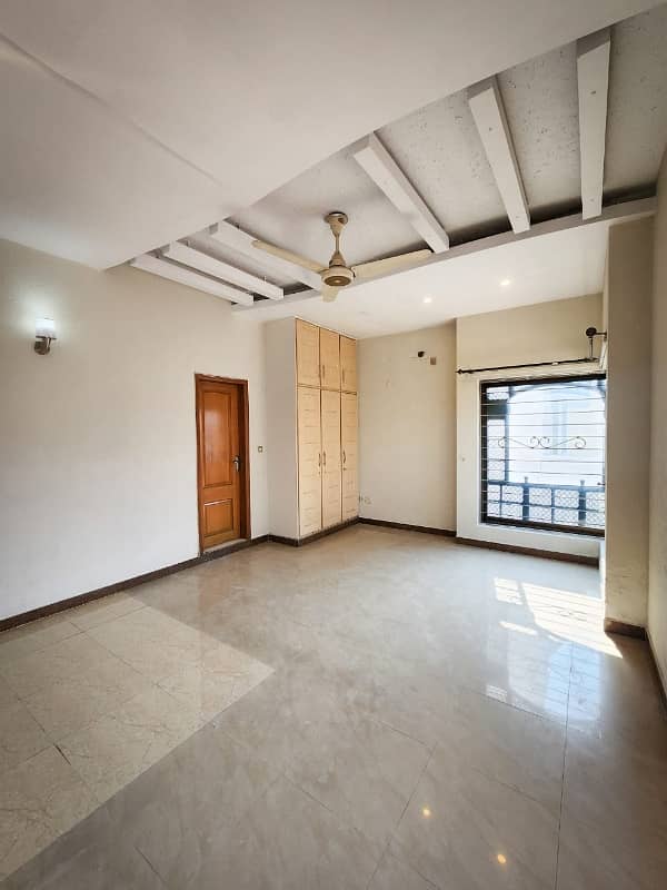 Beautiful 1 Kanal Upper Portion For Rent 10