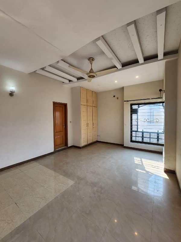 Beautiful 1 Kanal Upper Portion For Rent 12